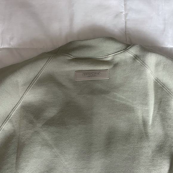 ESSENTIALS - Picture 4 of 4